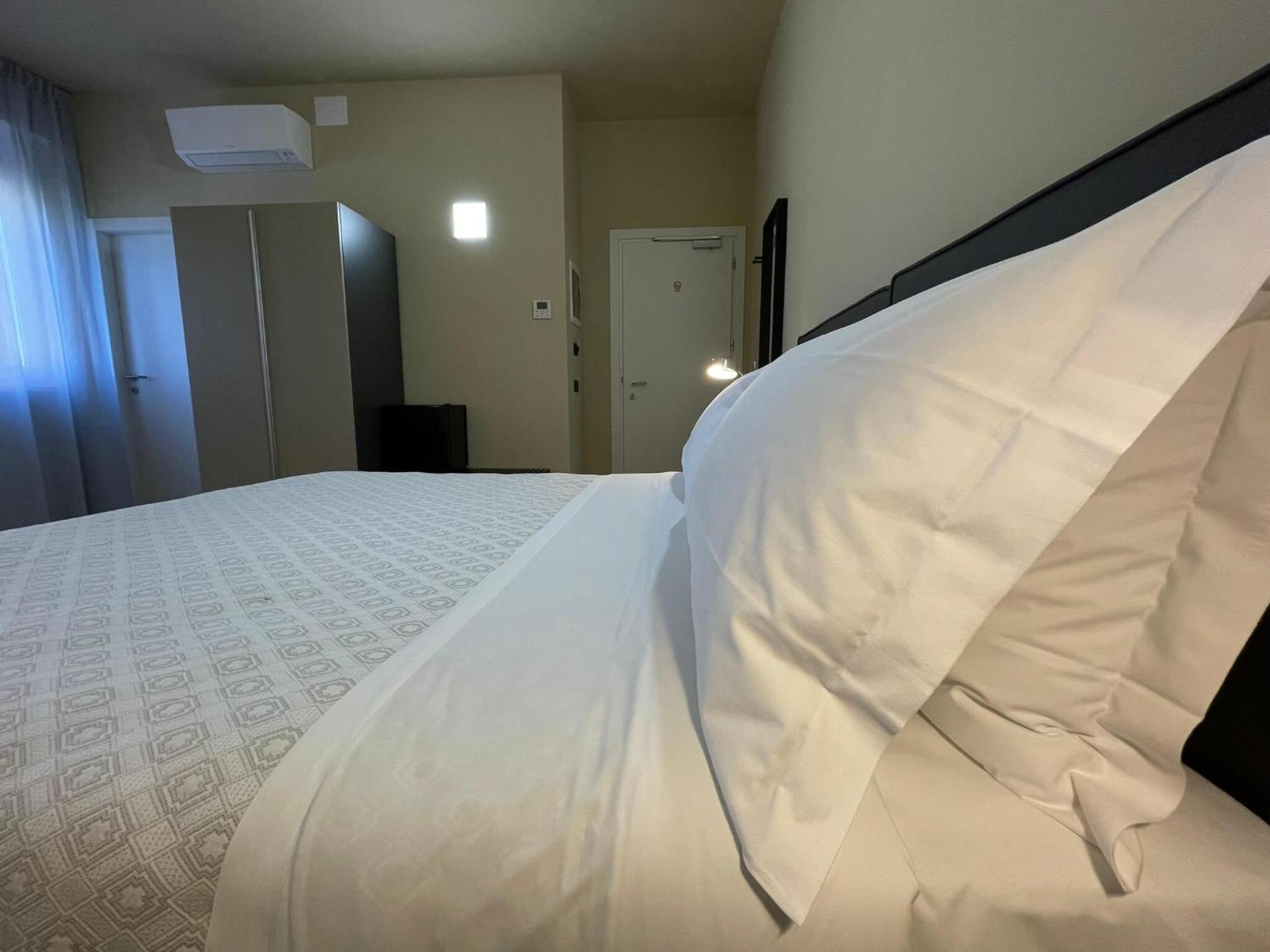 La Galleria Lodge Парма Экстерьер фото